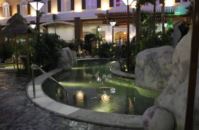 泡室外温泉附近哪里好玩又便宜,稻田泡温泉好去处