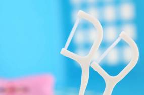 老牙缝隙太大经常塞牙怎么办,总塞牙怎么彻底解决