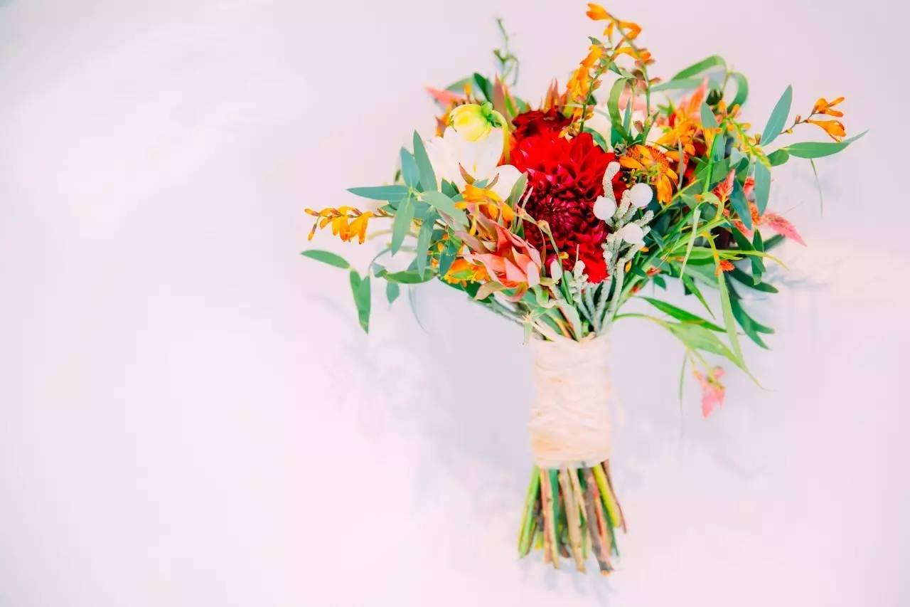 庭院婚礼中式红色系,红蓝撞色庭院中式婚礼