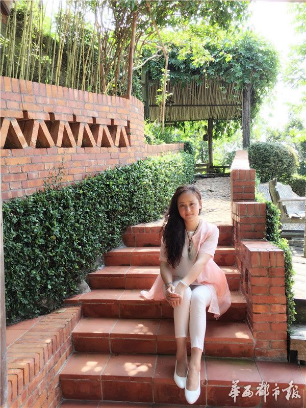 用爱为人师表,崇尚师德遵守师德做学生引路人