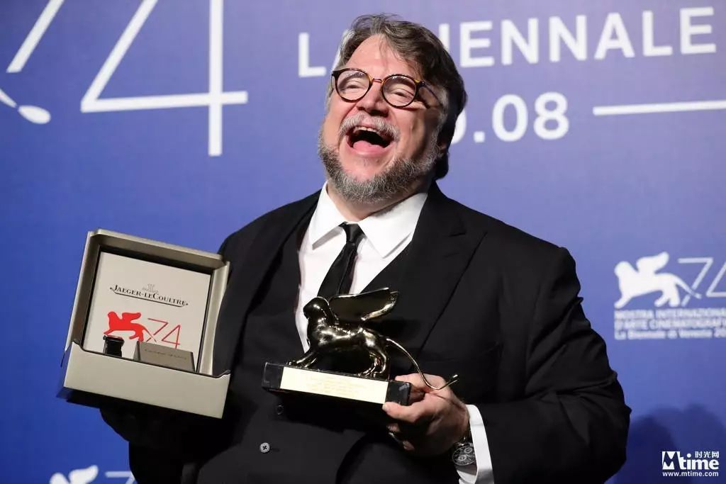 影视日报｜管虎战争片《八佰》苏州正式开机；2天3亿！《蜘蛛侠》强势归来激活开学季；《失业生》举办张国荣庆生会追忆哥哥音容笑貌