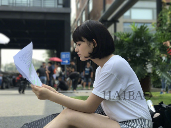 “美人鱼”专属夏日青春气息！「报君潮流眼」之林允：穿上粉红小礼裙，化身灵动潇洒的白日梦女！