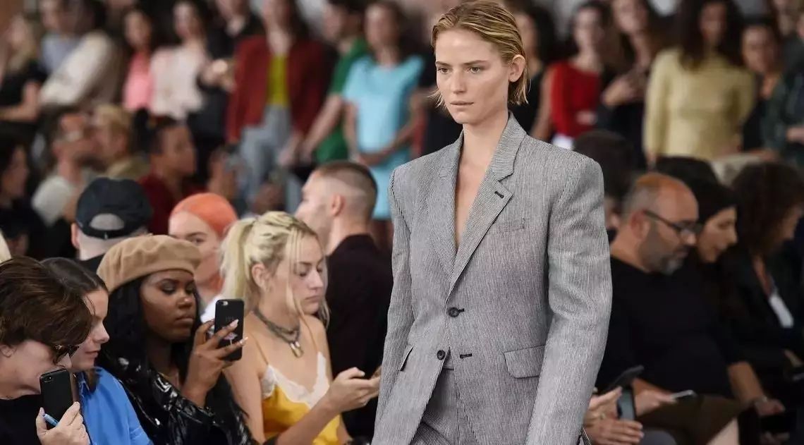 2022纽约时装周设计师名单,纽约时装周最年轻设计师