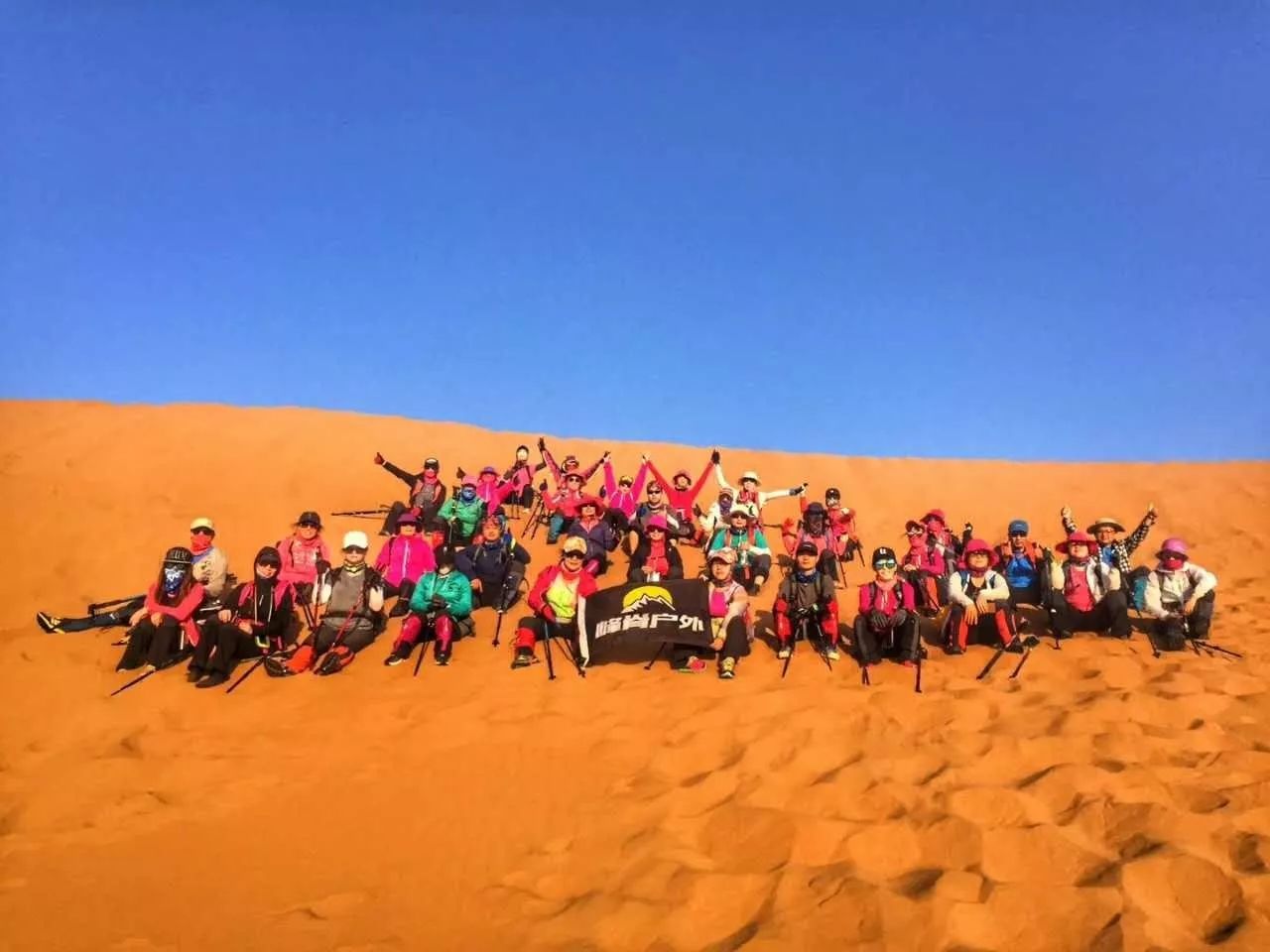 腾格里沙漠的徒步活动,腾格里沙漠五湖穿越徒步怎么参加