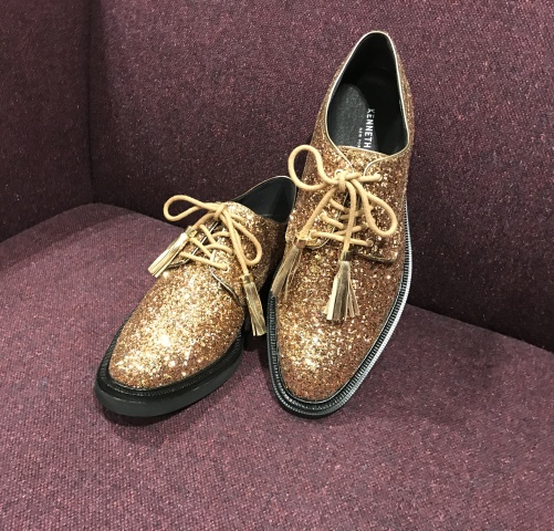 诚意满满｜OliviaPalermo、MirandaKerr都在穿的小白鞋终于入驻中国啦，这次居然还带来了新朋友！