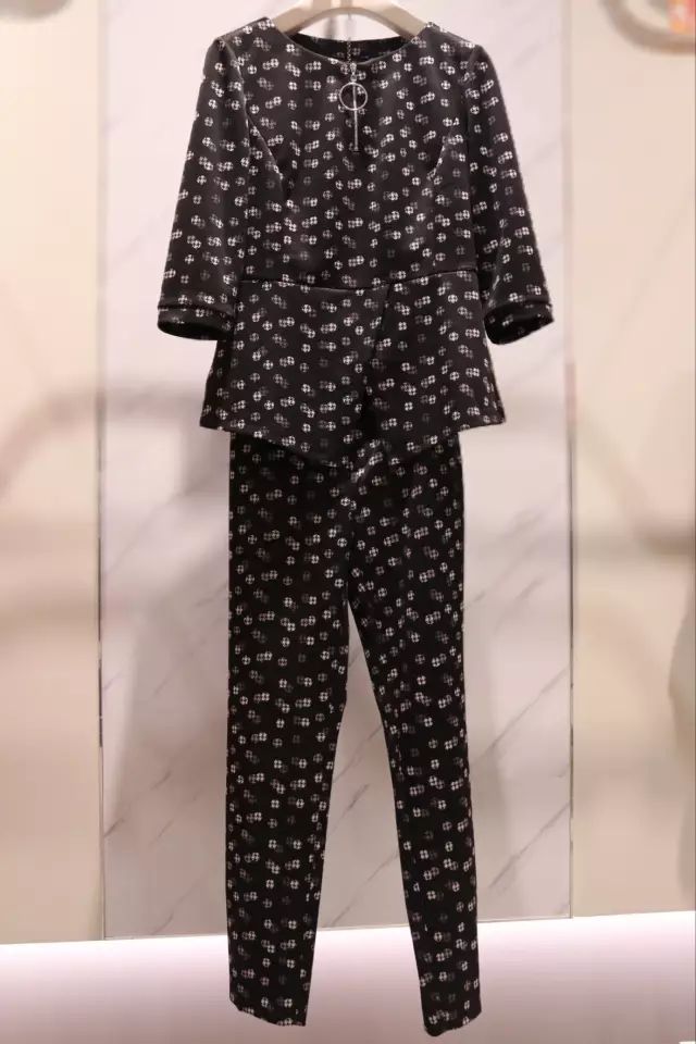 花一件钱买三件衣服,花一件的钱拿两件