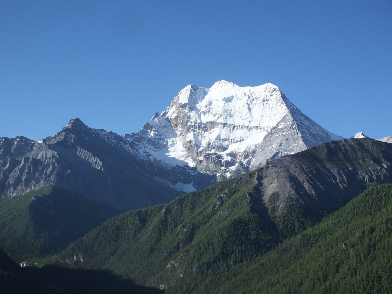 泸亚东线沿途风景,泸亚线穿越原始森林