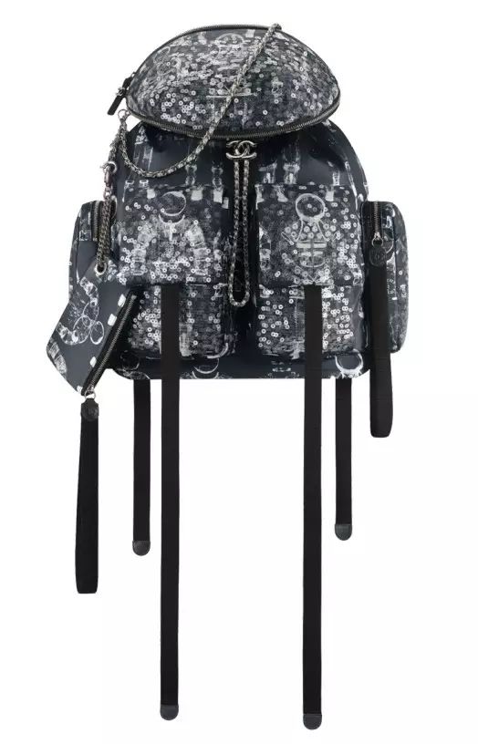 迪丽热巴包包里的东西,迪丽热巴甲壳虫包包