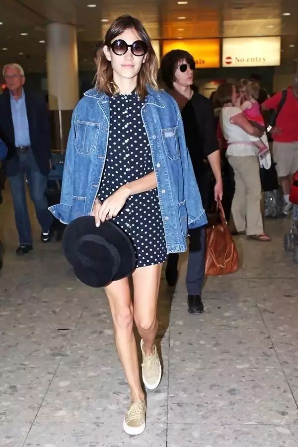 穿搭牛仔外套和风衣,穿搭层次感牛仔外套