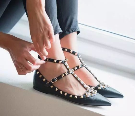 找女友只服冯绍峰，我却心疼赵丽颖找不到一双好鞋~