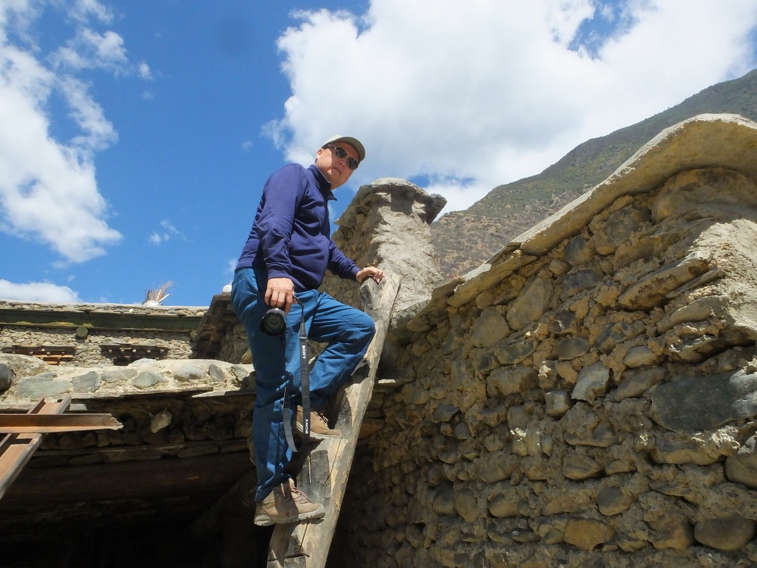 泸亚东线沿途风景,泸亚线穿越原始森林