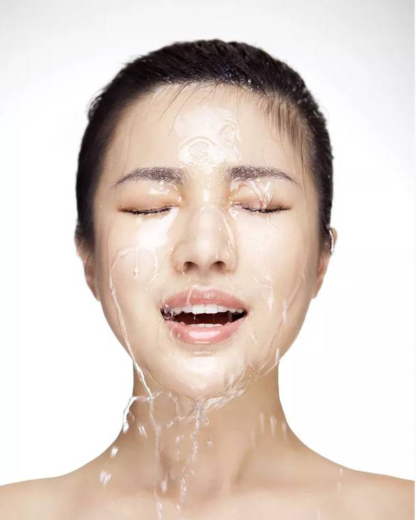 皮肤干燥长斑长痘用什么做面膜好,脸色暗沉有痘印如何护肤效果好