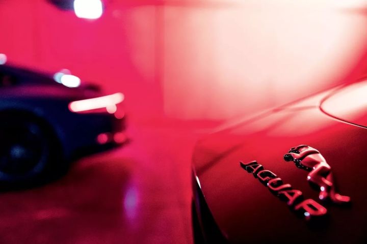 在夜晚开超跑,夜幕来临开车