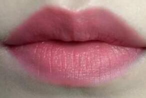 秋季不显唇纹唇釉,秋季唇釉推荐色号大牌