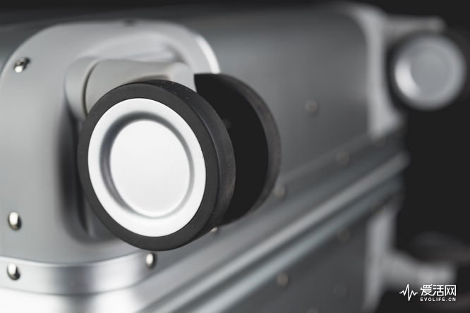 我拖着小米90分旅行箱上街的时候有人问我：这个是薛之谦同款吗？