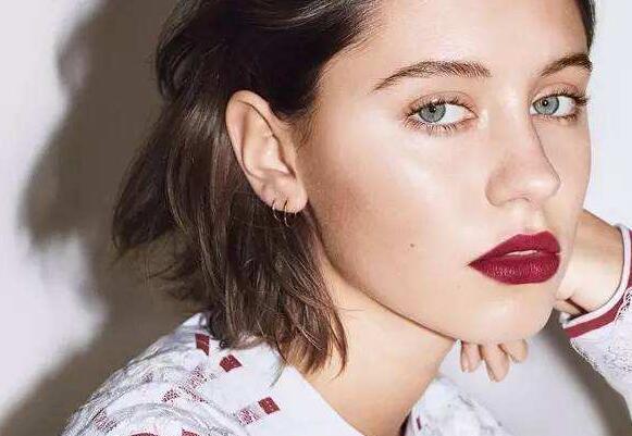 秋季不显唇纹唇釉,秋季唇釉推荐色号大牌