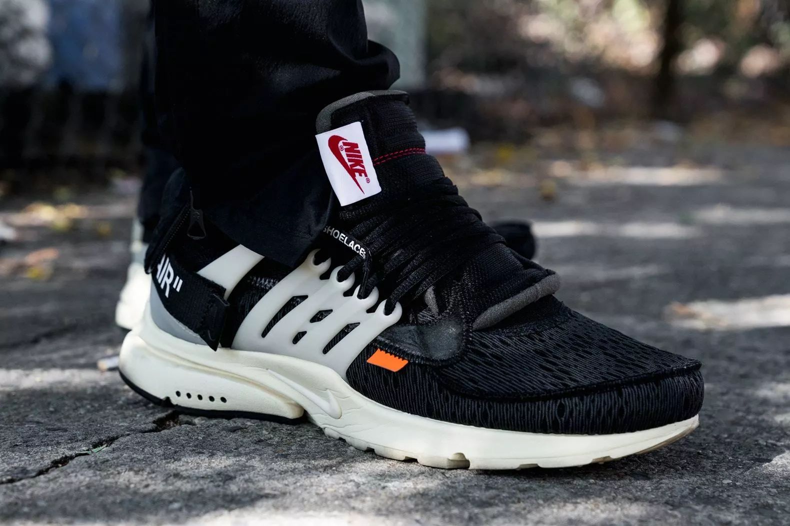 潮牌｜Supreme布鲁克林店外，一大片“人民币”满街走！