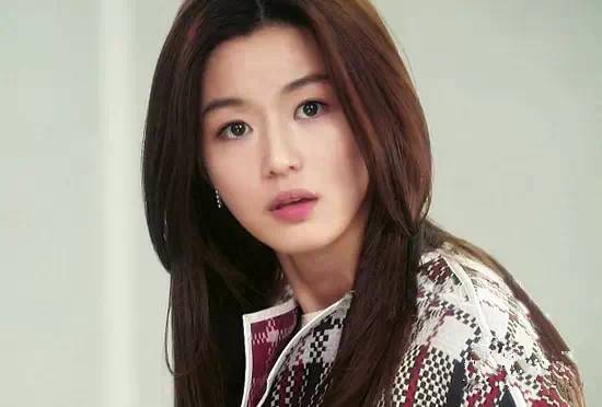 适合脸大脸肉的简单易操作发型,瘦脸额头高发型女2021流行发型