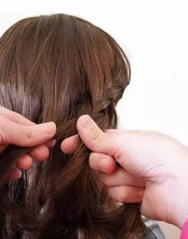 披头散发怎么扎头发好看,披头散发的头发教程