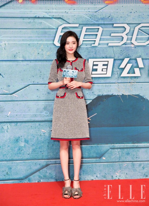 早秋还想穿裙子你得这么搭,秋天想穿裙子又嫌太冷