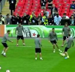 如何从一些踢球的细节看出球员的水平？