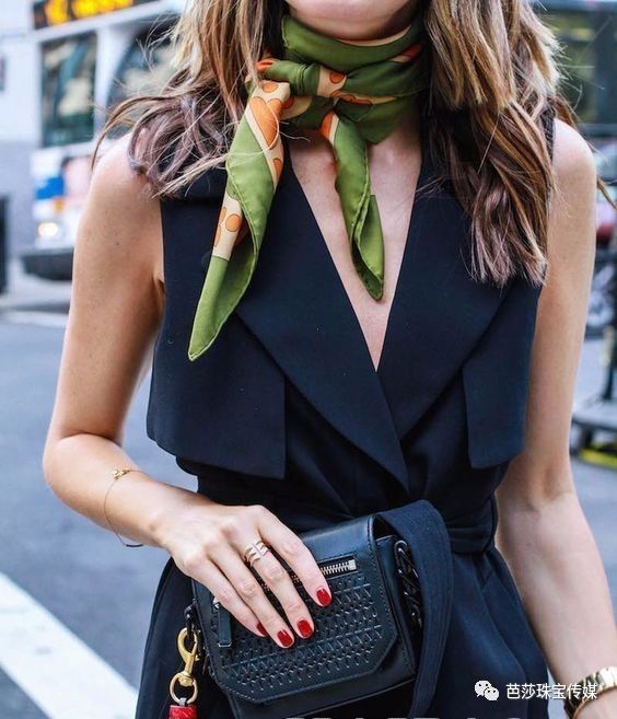 丝巾的100种新玩法,丝巾的各种新玩法