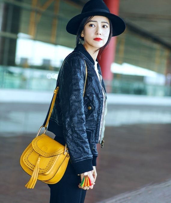 高圆圆秋冬搭配什么裤子,高圆圆穿湖蓝色毛衣