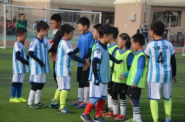 校园|直播点击率过21万:中心小学足球特色震撼来袭