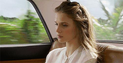 好不容易败了心爱的口碑款粉底液，别输在尴尬浮妆上｜我帮你试试