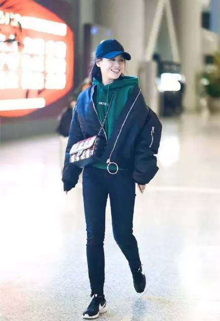 鏄庢槦绌挎惌鏃跺皻楂樼骇鎰熺窘缁掓湇,鏄庢槦绌挎惌缇界粧鏈嶆椂灏氶珮绾ф劅