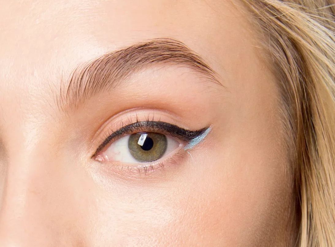 眼线怎么画好看又粗又黑 (看着很野的眼线怎么画)