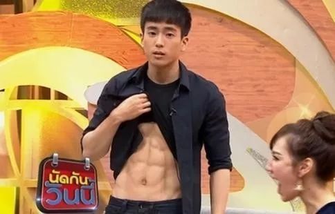 茶水间KOL｜变色唇膏才是天才枪手吧，假装上班好开心