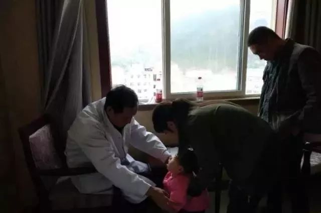 脑瘫儿童爱心公益活动,关爱困境妇女儿童基金募捐倡议书