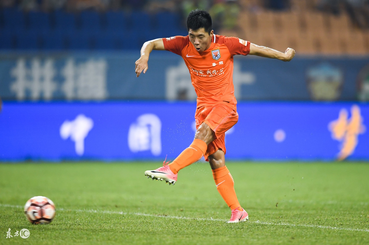 打疯了！鲁能坎特上演“C罗式”变向过人，这才是中超保级队的真正实力！