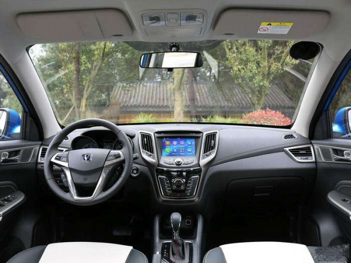 出道5年，月销依旧上万，2017款CS35内饰变化巨大