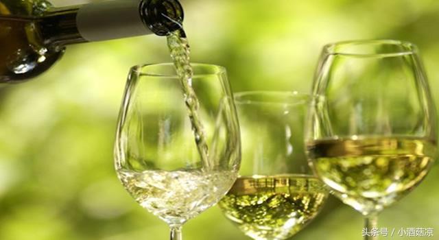 青葡萄酿葡萄酒的酿制方法,绿葡萄酒的家常做法