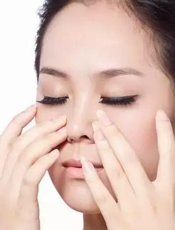 一个地方反反复复长痘是什么原因,不同位置超详细的长痘原因剖析