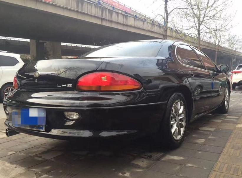 小伙两万元在淘到了一辆跑车，丑到没朋友，油耗和大卡车差不多