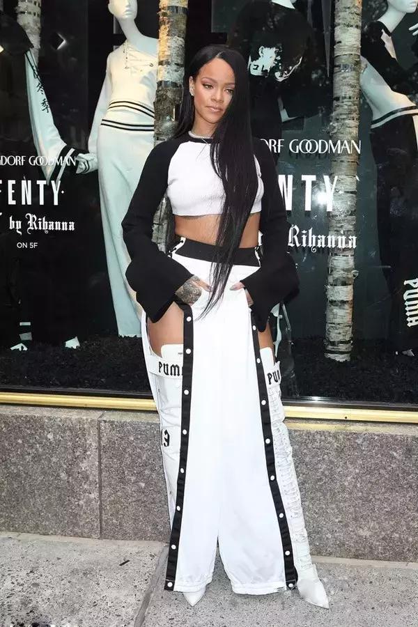 蕾哈娜水晶凉拖卖700块，咱们20年前就在穿，中国大妈又赢了