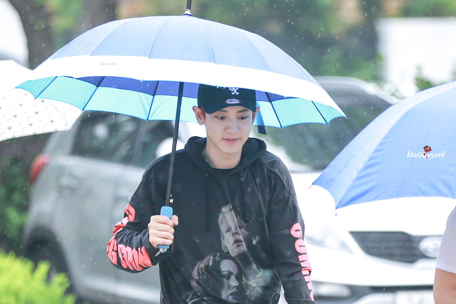 SM和7-Eleven合作出售EXO雨伞