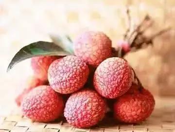 7岁男孩吃荔枝死亡,广东7岁小男孩空腹吃了荔枝