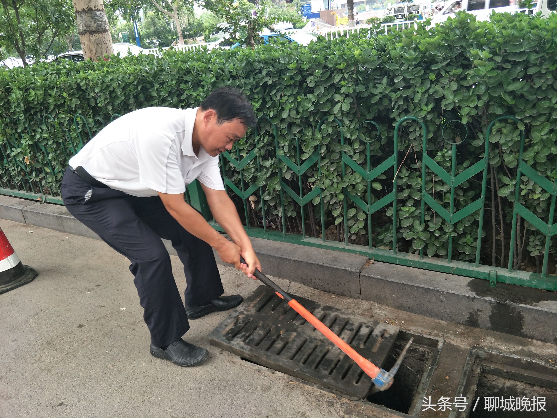 高温下的河道清掏工,直击高温下的施工