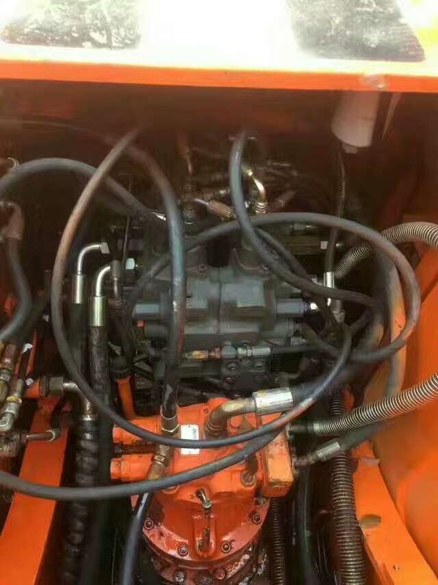 二手挖掘机现场实拍,二手挖掘机直击现场