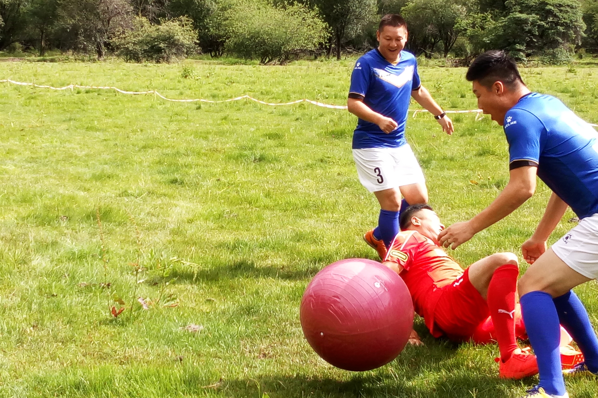 趣味足球比赛有哪些,趣味足球川渝对抗