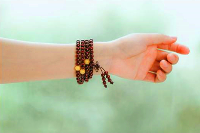 手串太松补救方法视频,长手串怎么调紧