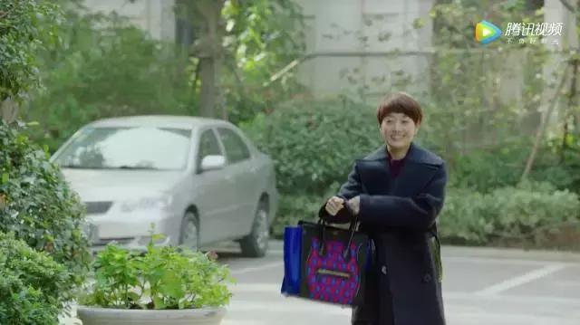 穿8万的鞋，背60万的包，怪不得罗子君会爱上贺涵