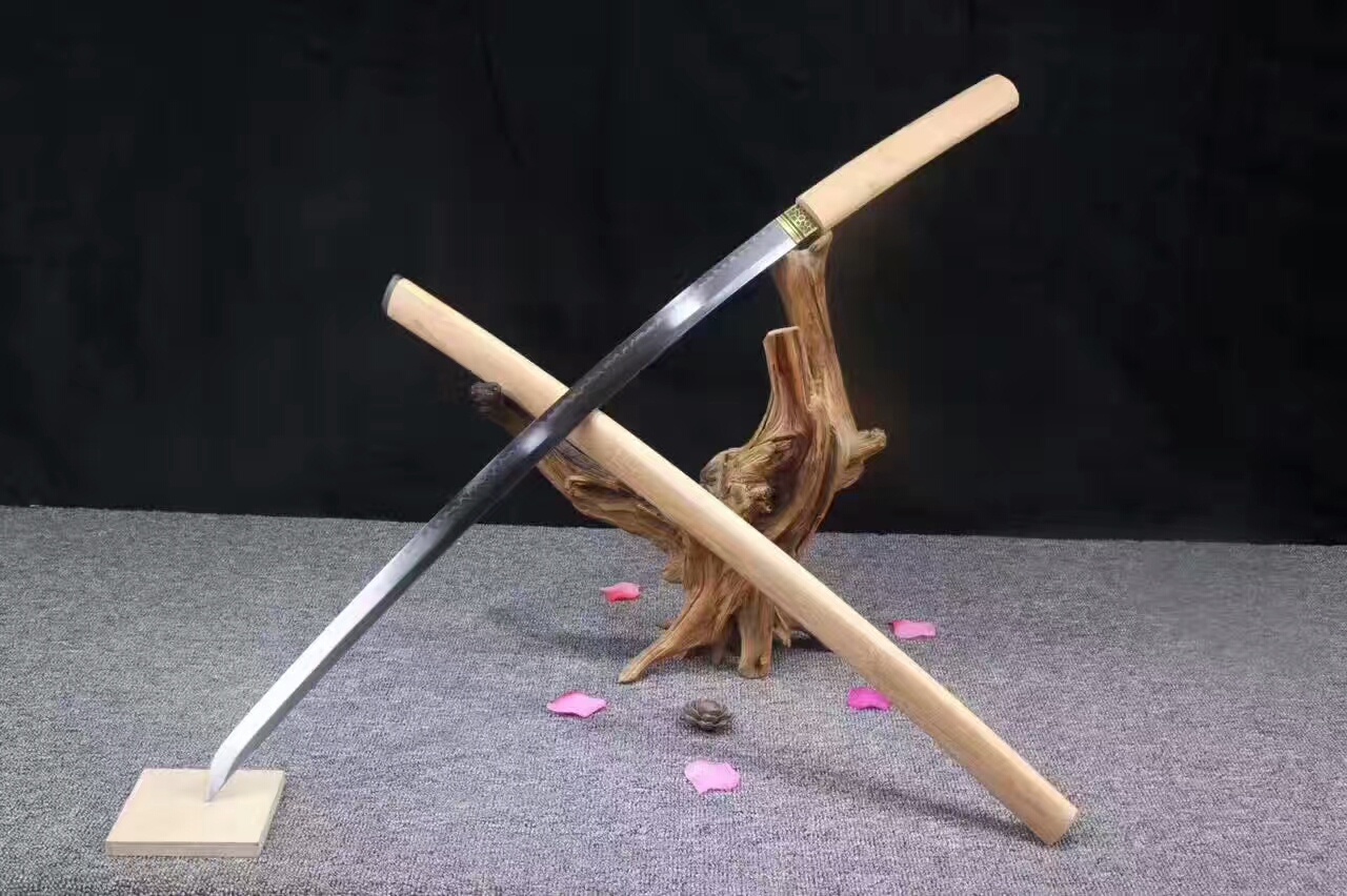 龙泉刀剑覆土烧刃,龙泉高锰钢刀剑一体锻打