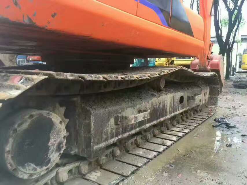 二手挖掘机现场实拍,二手挖掘机直击现场