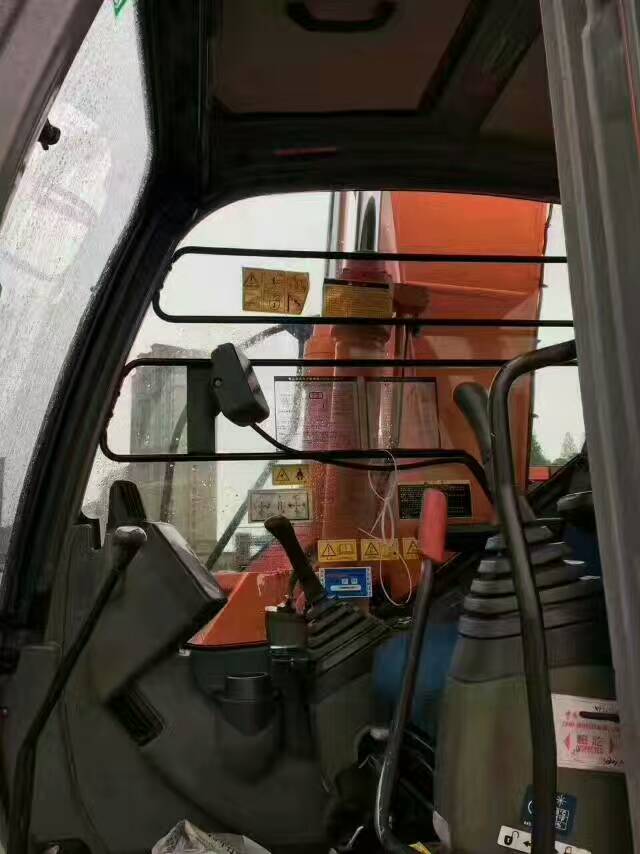 二手挖掘机现场实拍,二手挖掘机直击现场