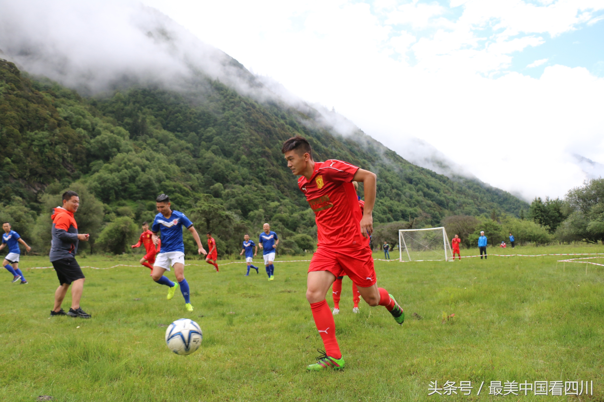 川渝足球联赛,川渝足球赛场外